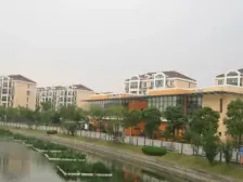 2009年次新小区,新泾家苑一室一厅,位置好,小区停车方便
