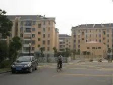 精装修,阁楼做两个房间,业主诚意,看房提前约