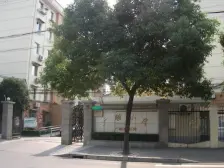 2hao线,淞虹第铁战700米,4楼,小区中间位置,一梯两户
