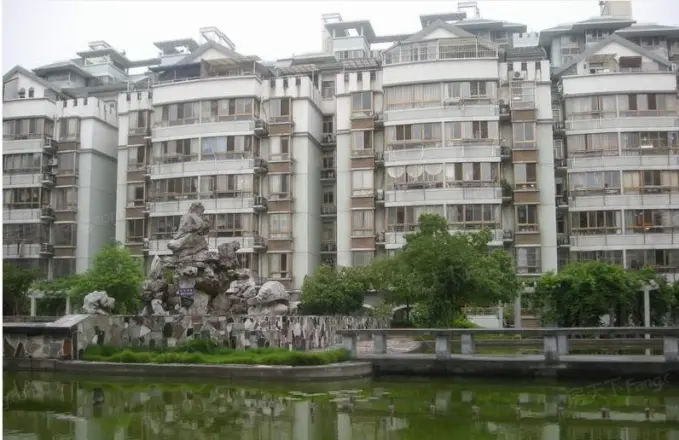 天都芳庭