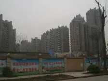 花溪轻轨旁 一梯两户 版式结构 清水三房双卫 户型方正