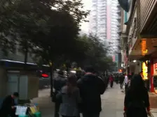 位于三峡广场商圈 生活购物便利 保持好 户型方正