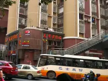 在洪崖洞旁 位置好 出行方便 好出租 正规三房带阳台