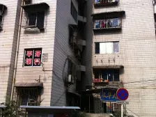 解放碑 正3房平上4楼 出行方便