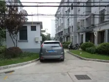 龙华会旁地铁口电梯房,业主诚售税费少,边套全明河景房