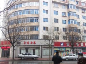 一室户型方正地势平坦出行便利