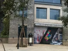 小区绿化好, 板式结构室内空气对流,采光明亮,