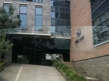 视野宽阔,采光充足,配套齐全,交通便利,居家适宜.