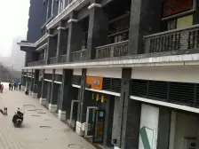 地铁出口楼上经典小户,带外阳台,配套成熟,精装修