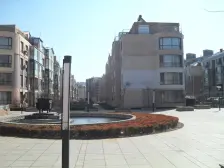 两室 南北通厅 落地窗有花园 户型方正 近市场地铁