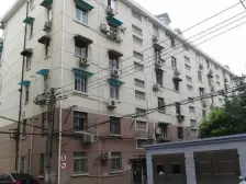 小区95年房龄,中间楼层,售后公房名下一套,房东自住装修