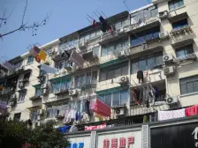 采光充足,居家装修,主卧朝南,小区中心位置
