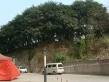 此房户型方正,端头户型,采光好;装修简单。