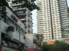 轻轨房,带约60平大露台,很安静,面积大单价低