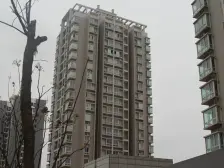 房屋是跃层,带车位,诚心出售,中庭位置