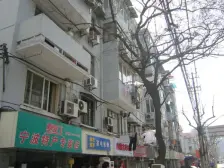 中楼层两房,精装房。通风采光好,诚意出售;交通便利