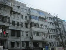 中楼层两房,精装房。通风采光好,诚意出售;交通便利