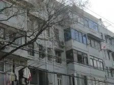 离地铁较近低总价的两房,精装修。