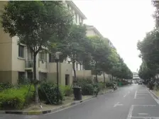 小区中心位置,不靠近马路,房型正气,得房率高