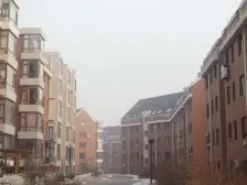 小区中间大户型,房子是南北向四居室两厅两卫