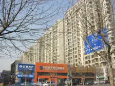 万达华府一期四室 小区中间位置 安静舒适