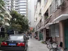 地段好朝南大一房中间楼层精装修