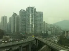 此房是楼梯房一楼,出行方便,证在手无抵押,交通便利