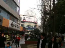 三峡广场步行街地铁口,生活方便,配套完善,简装