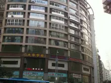 此房位于三峡广场步行街地铁口,生活方便,配套完善