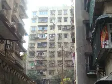 正规两房两厅 中装 可以拎包入住。大礼堂