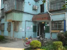 静安区 距离地铁一号线900米,中间楼层,采光好。