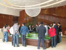 正规大两房,住家装修,小区自带人工湖,诚心出售