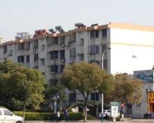 离南湖近,交通便利,老人住,房东诚心买