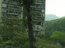 房屋价格便宜,出入方便,楼下公交车,菜市场,.