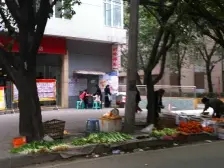 车站旁边的精装小户型出行方便,业主急售