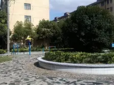 小区中心位置,主卧朝南,交通便利,大两房