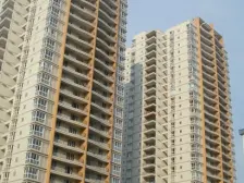 小区生活设施丰富多样,交通便捷;有菜市场,医院可供