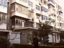 两房朝南 楼层好 采光充足 配套设施齐全 诚意出售