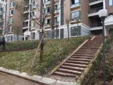 出门公交站,楼下滨江路,成熟商圈