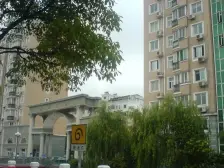 地铁口的大三房 购物 玩耍都便利