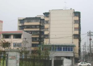 较场坝东街67号2室1厅东南