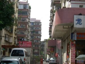 北二环,屏山公园旁,福飞路上,屏山新村。生活方便
