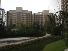 彩云湖杨中旁 轻轨200米距离 1梯2户小高