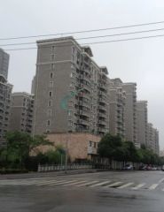 五房两卫,房东自住,保养好,诚心出售。
