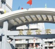 精装自住阔绰户型,格局方正屋顶带露台。