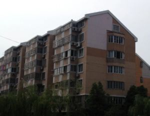 全新装修未入住,复式结构。带露台,诚心出售。