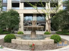 带180平花园,有产权车位,私密性好,前面没有遮挡