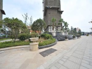 房子是三栋的,中间楼层,采光好,出入方便附近环境好