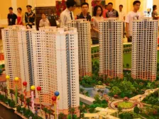 联排别墅中间位,前后花园,环境舒适,坐北朝南