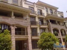 六十平草地,双车位下叠别墅,三层使用,朝南视野开阔